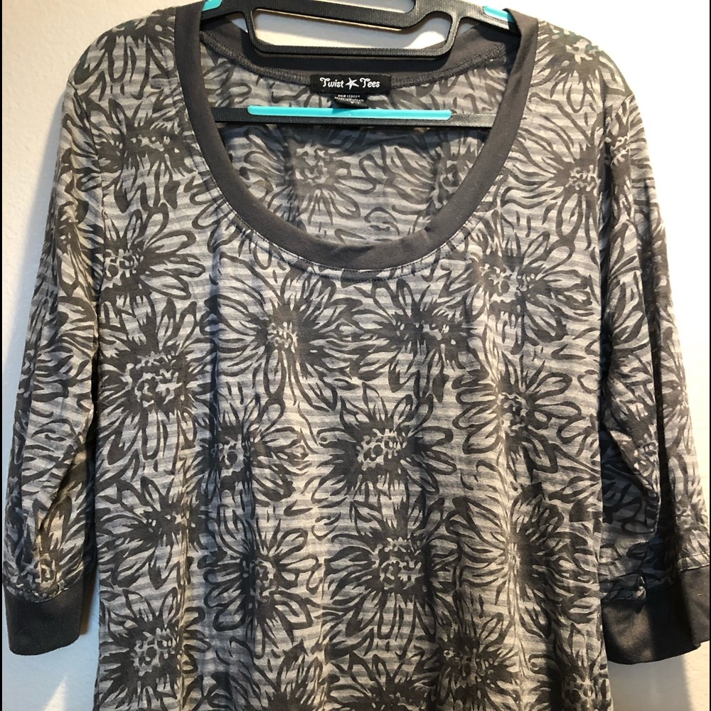 Torrid gray flowered twist tee